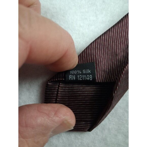 Bloomingdale's Men's Store Silk Tie. A classic in a Gentleman's Tie. $14 - Picture 5 of 6
